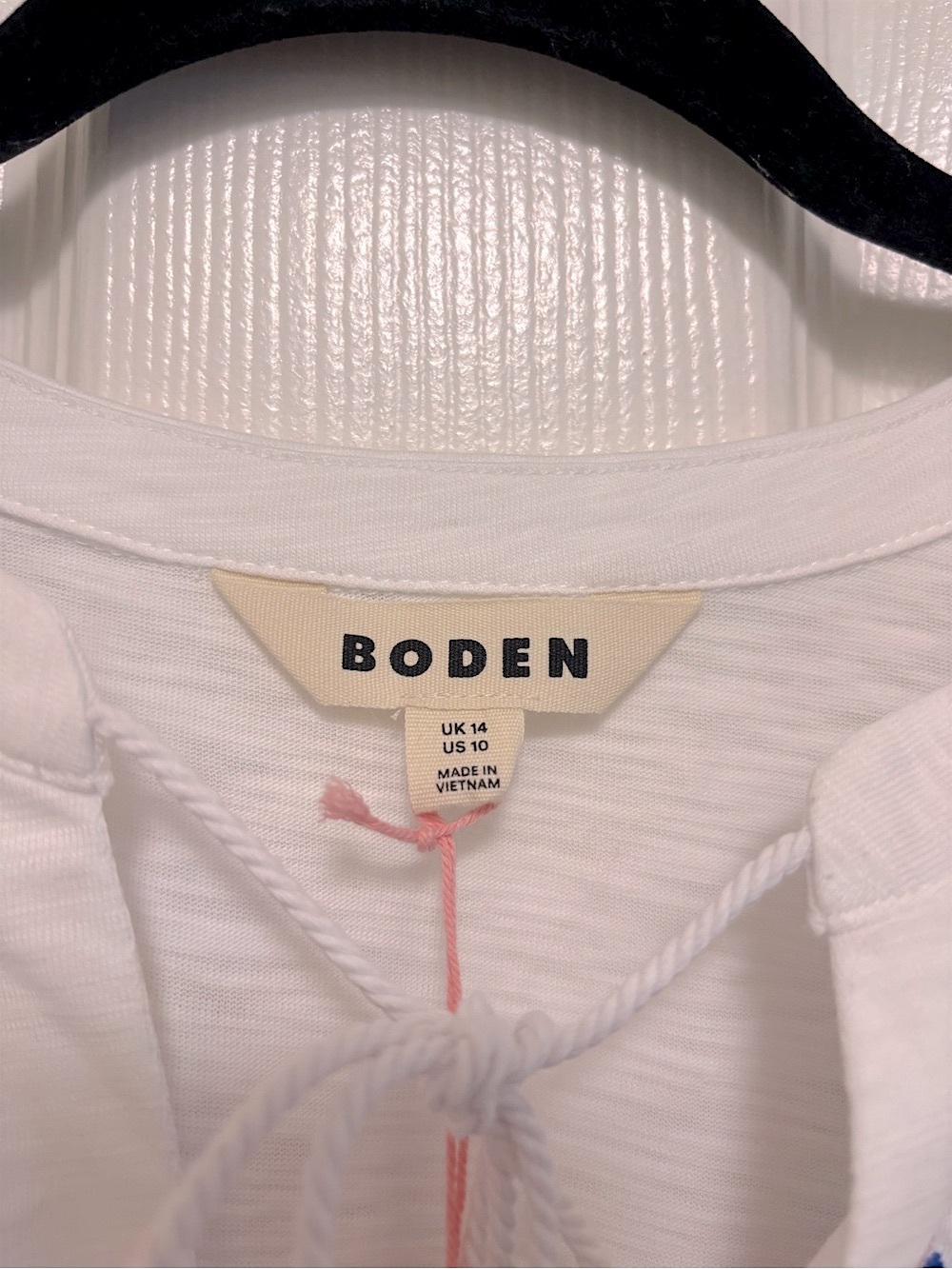NWT Boden Nina Embroidered Notch T-shirt in White Multi Embroidery - Picture 8 of 10